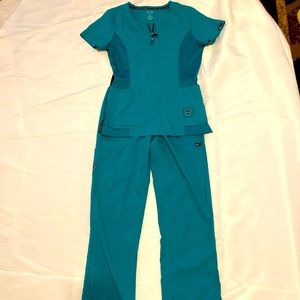 Koi scrub set. Worn only a few times. Pants have yoga band for waist band. Small